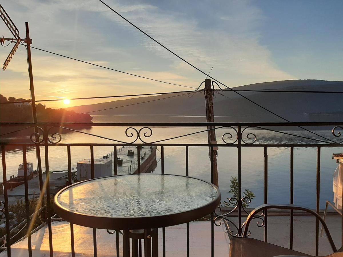 Chiona΄S Apartments By The Sea Paleo Trikeri Екстер'єр фото
