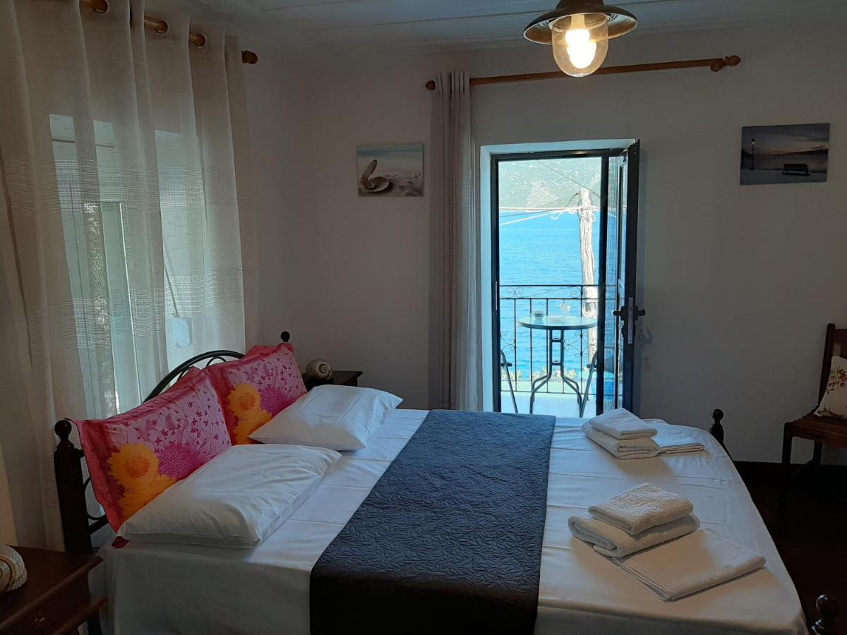 Chiona΄S Apartments By The Sea Paleo Trikeri Екстер'єр фото