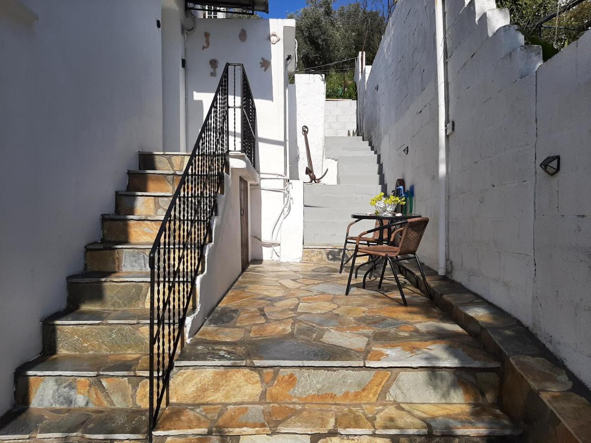 Chiona΄S Apartments By The Sea Paleo Trikeri Екстер'єр фото